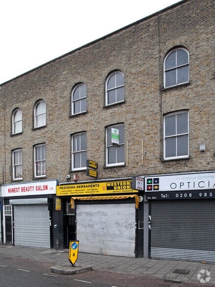 206 Well St, Londres à louer - Photo du bâtiment - Image 2 de 3