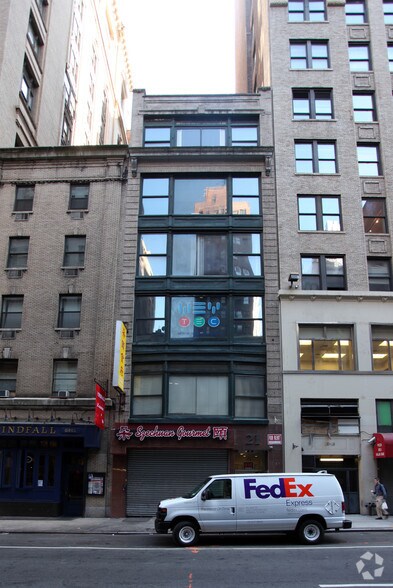 21 W 39th St, New York, NY à louer - Photo du bâtiment - Image 3 de 8
