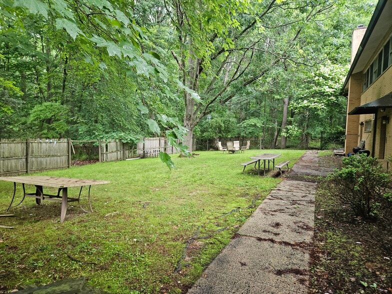 24 Rossa Ave, Lawrence, NJ for lease - Building Photo - Image 3 of 9