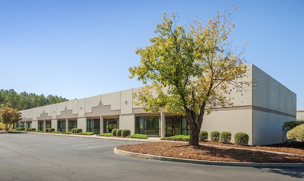 103 Trade Zone Dr, Cayce-west Columbia, SC for lease - Building Photo - Image 2 of 5