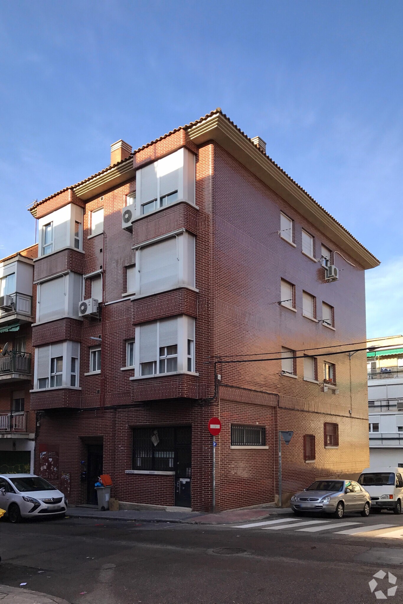 Calle Gonzalo de Berceo, 29, Madrid, Madrid for sale Primary Photo- Image 1 of 1