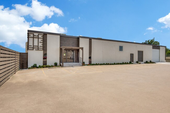 More details for 13840 Denton Dr, Farmers Branch, TX - Industrial for Lease