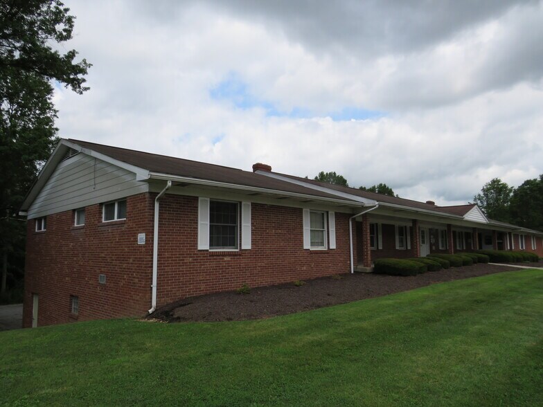 432 Hillcrest Ave, Grove City, PA à vendre - Photo du bâtiment - Image 2 de 2