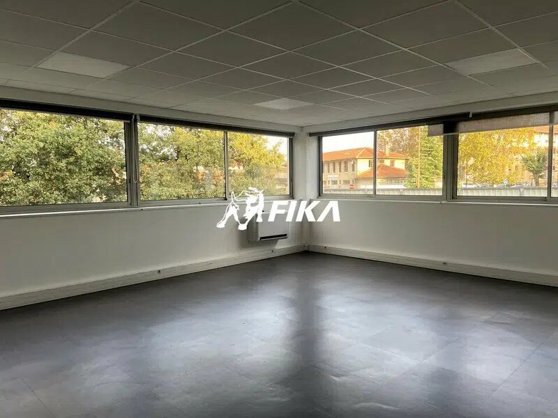 35 Rue Bernard De Ventadour, Toulouse for lease Interior Photo- Image 1 of 14