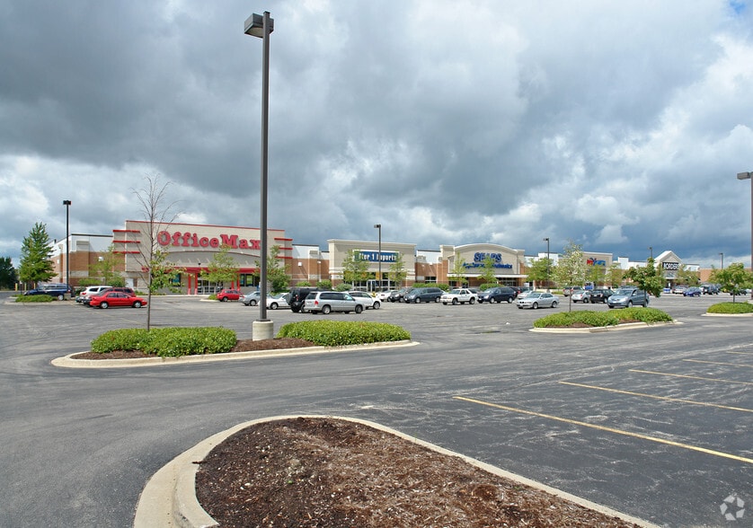137-161 N Weber Rd, Bolingbrook, IL à louer - Photo du bâtiment - Image 1 de 4