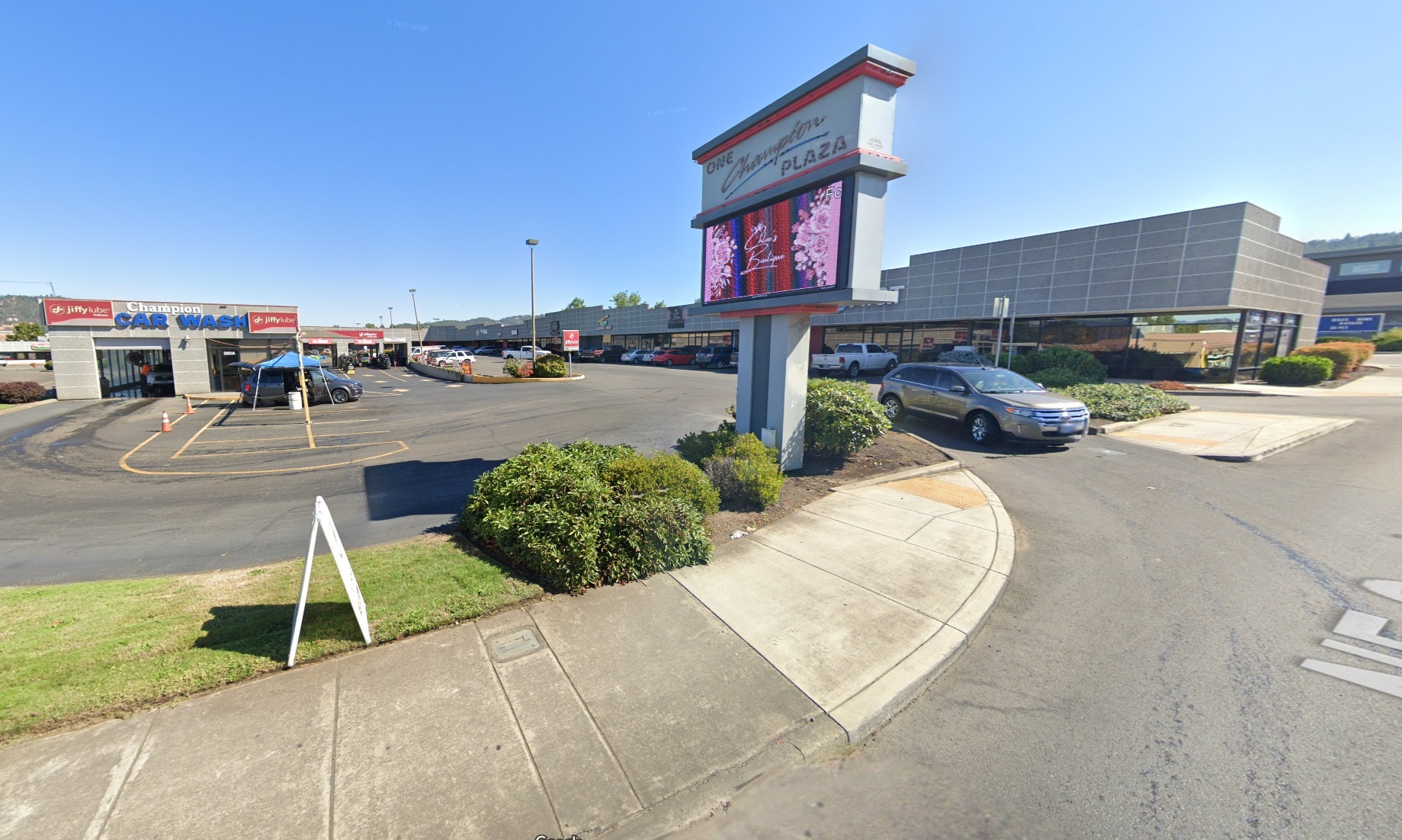 250 NE Garden Valley Blvd, Roseburg, OR for lease Building Photo- Image 1 of 12