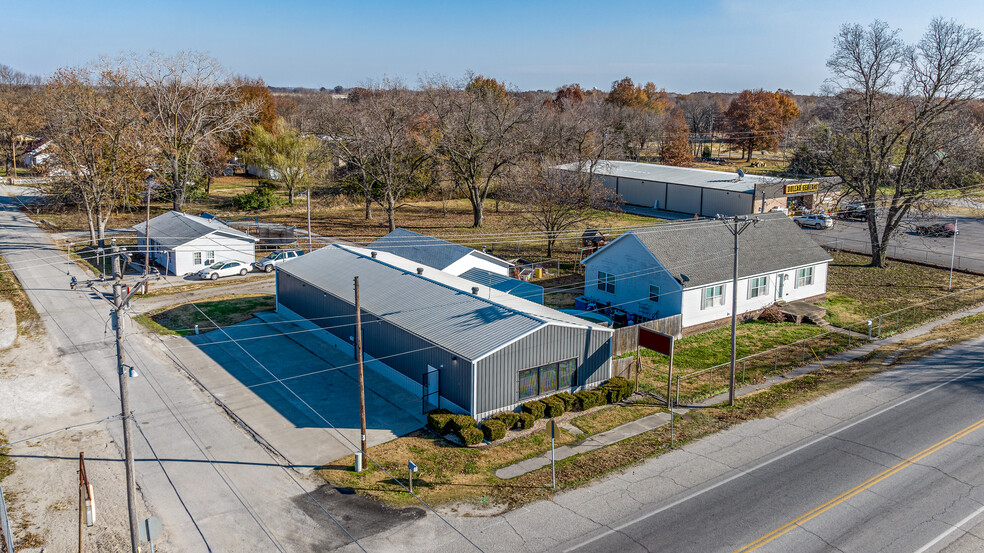 128 N Mickey Mantle Blvd, Commerce, OK for sale - Building Photo - Image 3 of 10