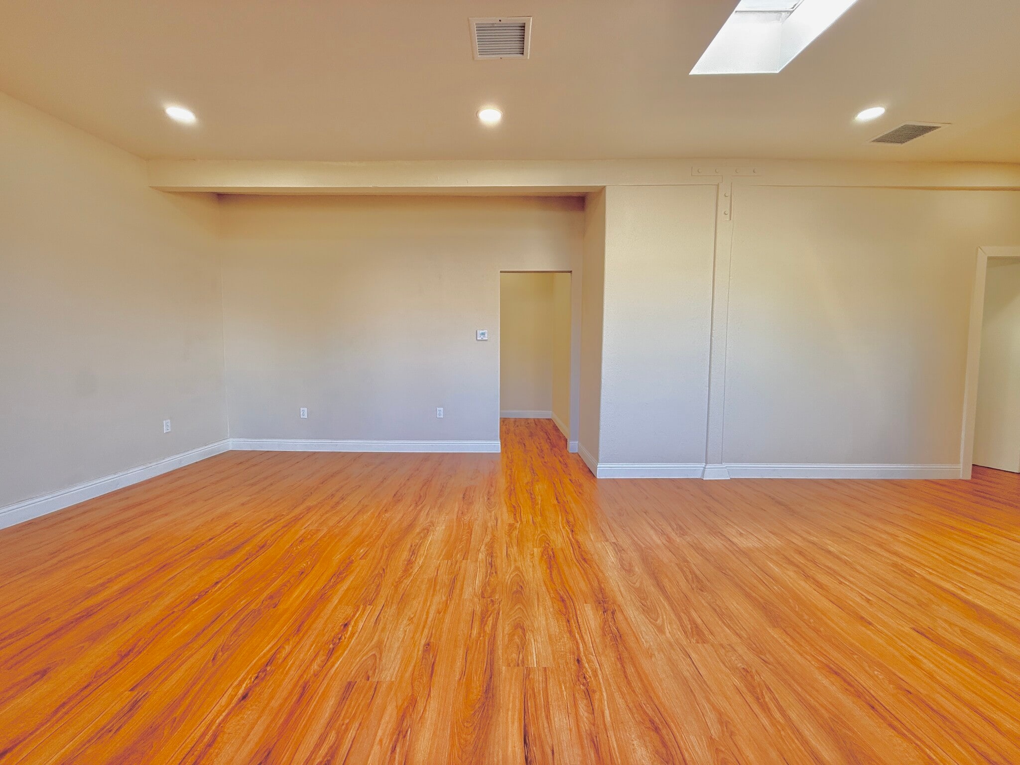 1001-1003 E La Habra Blvd, La Habra, CA for lease Interior Photo- Image 1 of 12