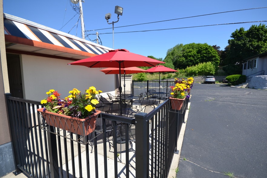 2739 Breton Rd SE, Grand Rapids, MI for sale - Building Photo - Image 2 of 11