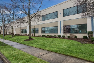 5655 8th St E, Fife, WA à louer Photo du bâtiment- Image 2 de 5