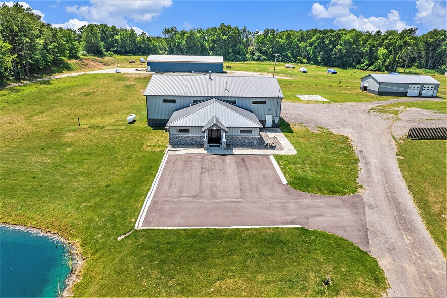 9486 S Meridian Rd, Clarklake, MI à vendre - Photo du bâtiment - Image 1 de 39