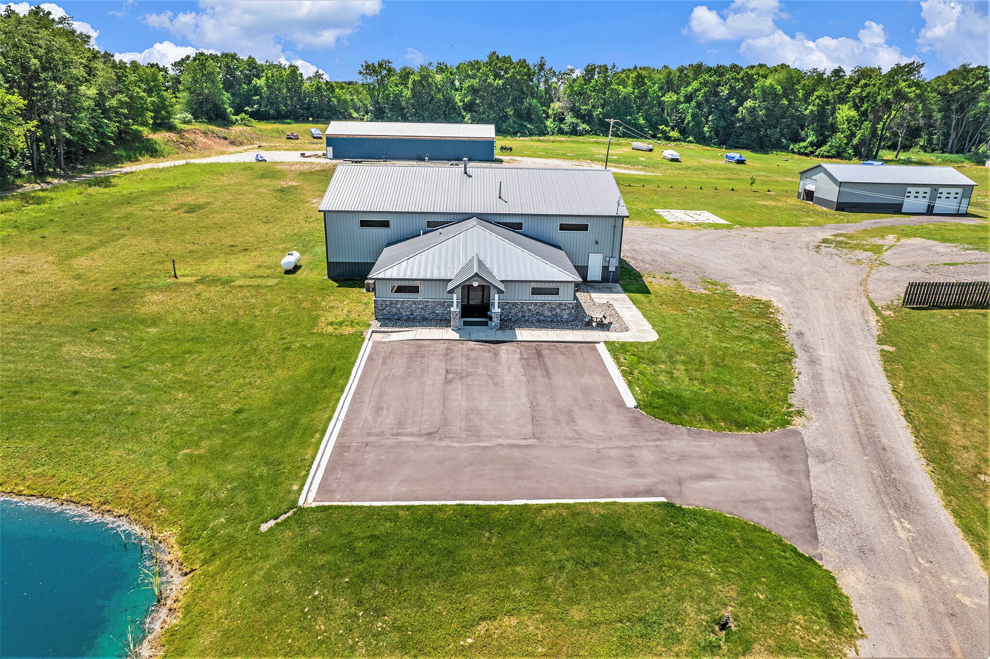 9486 S Meridian Rd, Clarklake, MI à vendre Photo du bâtiment- Image 1 de 40