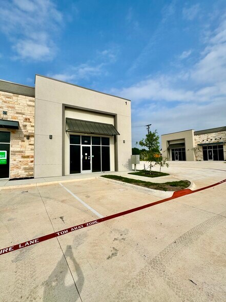 700 W New Hope Dr, Cedar Park, TX à louer - Photo du bâtiment - Image 3 de 15