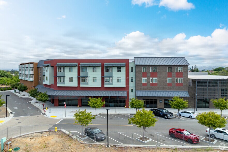 14220 Walker St, Los Gatos, CA à louer - Photo du bâtiment - Image 2 de 3