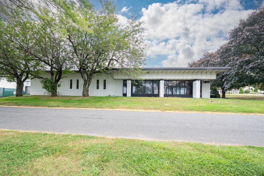 16 Stony Hill Rd, Bethel, CT à louer - Photo du bâtiment - Image 3 de 14