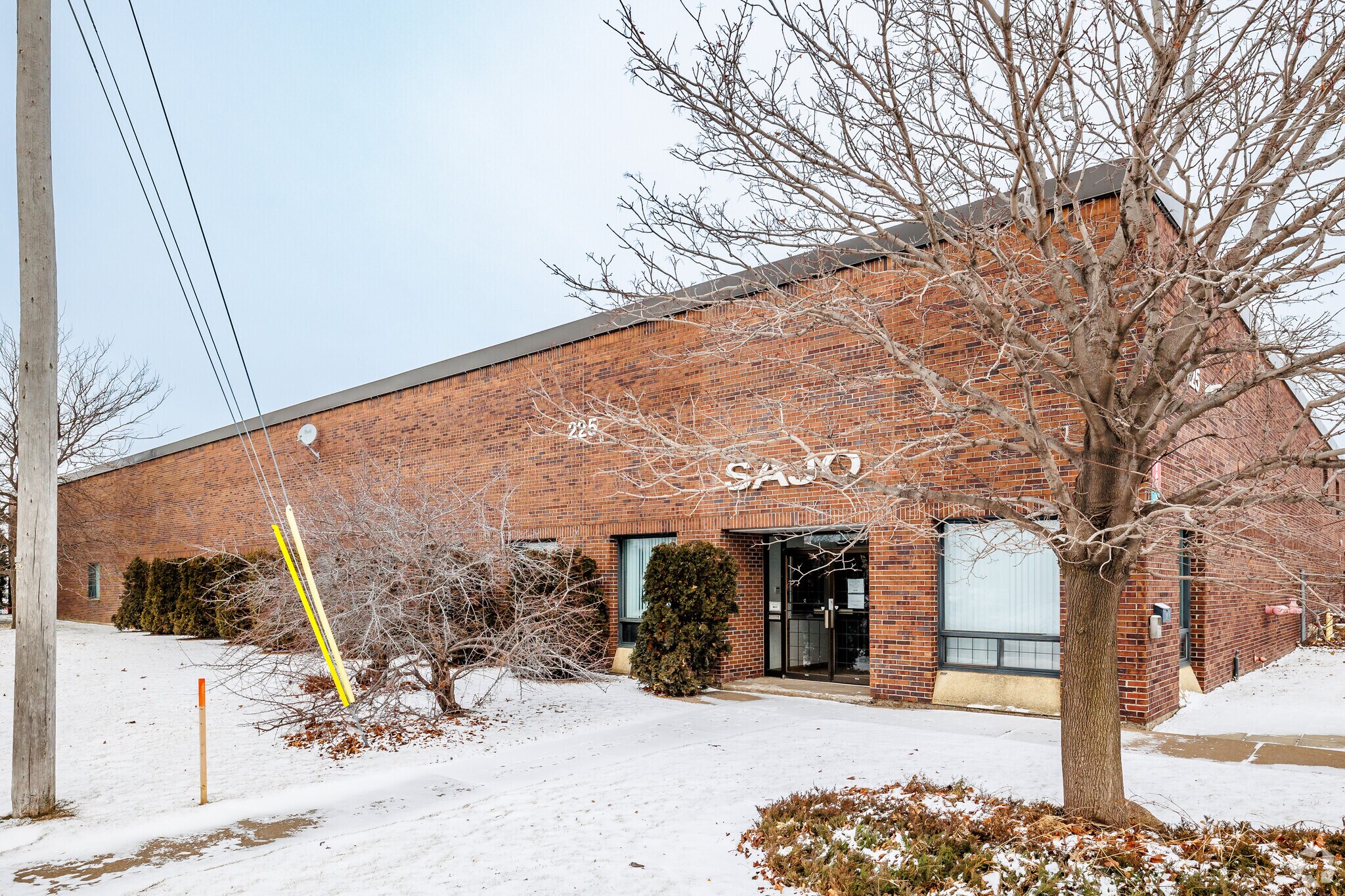 225 Rue Ness, Saint-Laurent, QC à vendre Photo principale- Image 1 de 1