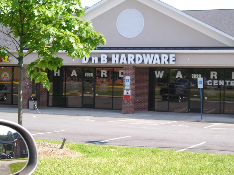 7100 Salem Fields Blvd, Fredericksburg, VA à louer - Photo du bâtiment - Image 3 de 5