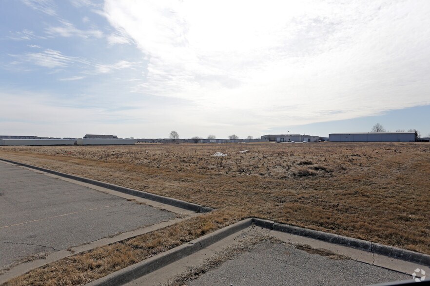 1250 Hickman Rd, Waukee, IA à louer - Photo du bâtiment - Image 3 de 5