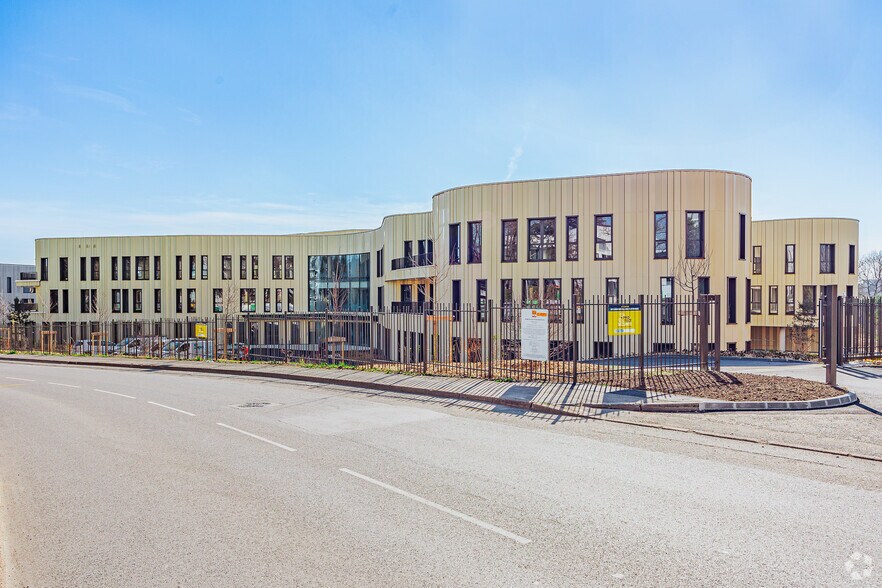 Bureau dans Limonest à louer - Photo du bâtiment - Image 2 de 3