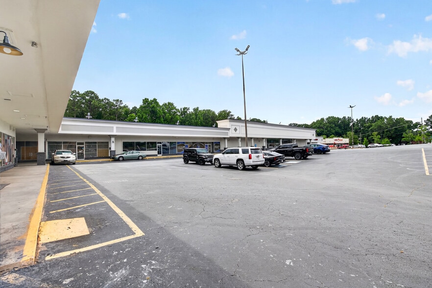 2455 Delowe Dr, Atlanta, GA for lease - Building Photo - Image 3 of 17