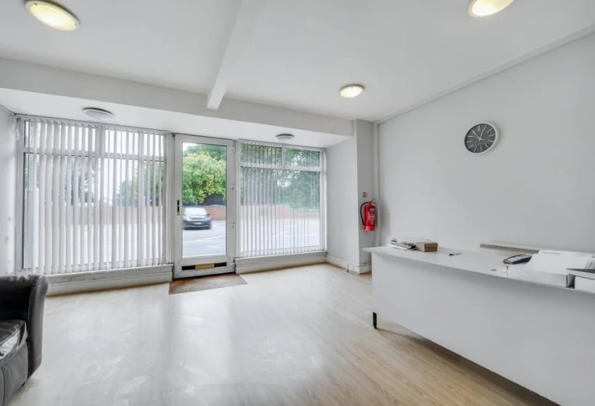74 Leicester Rd, Loughborough for sale - Interior Photo - Image 3 of 10