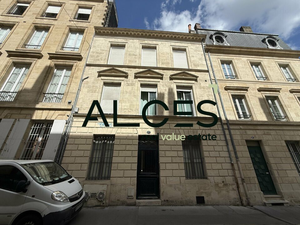 Retail in Bordeaux for lease Building Photo- Image 1 of 2