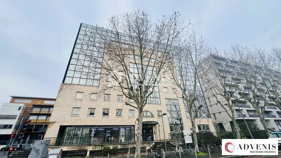 Office in Bordeaux for lease - Building Photo - Image 2 of 8