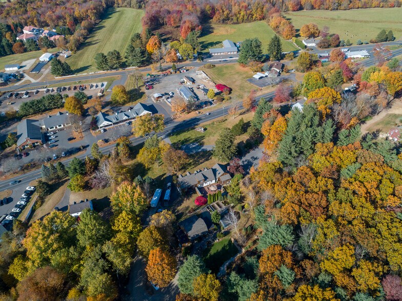47 Hartford Tpke, Tolland, CT à vendre - Photo du bâtiment - Image 2 de 40