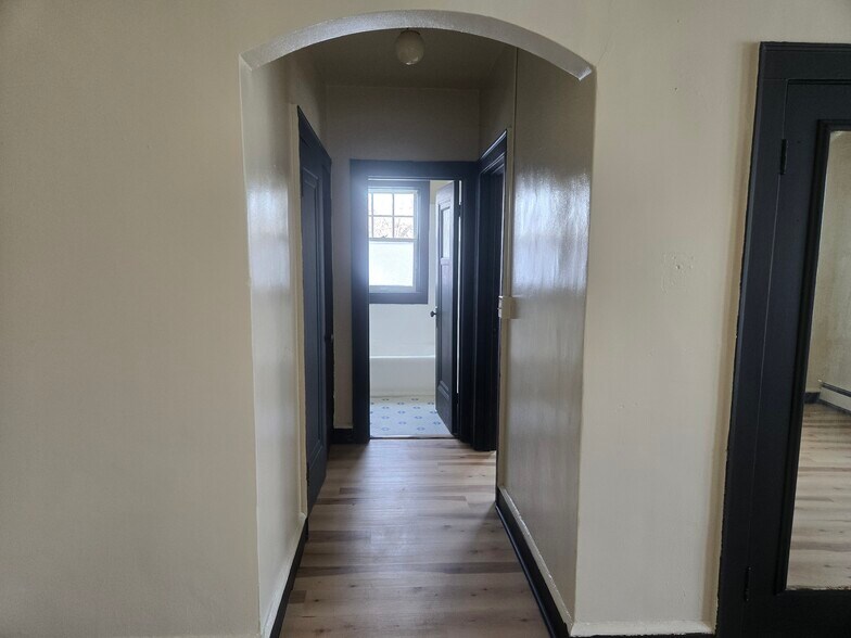 915 N 24th St, Milwaukee, WI à vendre - Photo du bâtiment - Image 3 de 31