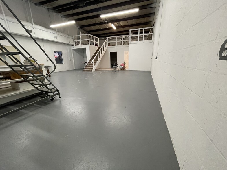 12505 66th St N, Largo, FL for lease - Interior Photo - Image 3 of 42