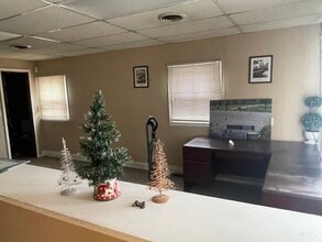 6500 E 35th Ter, Kansas City, MO for lease Interior Photo- Image 1 of 11