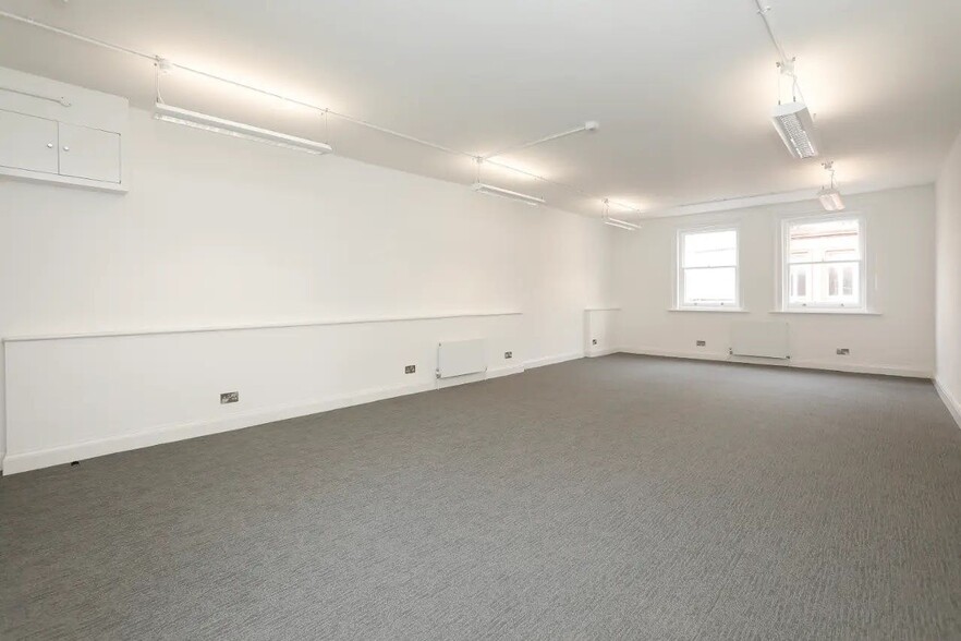 11 Maddox St, London for lease - Interior Photo - Image 2 of 6
