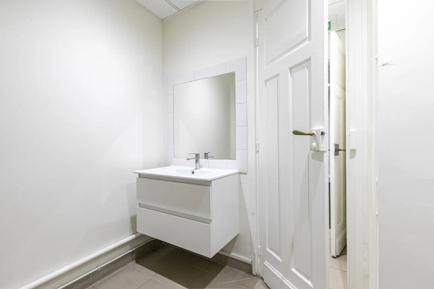 9 Rue Buffault, Paris for lease - Building Photo - Image 3 of 15