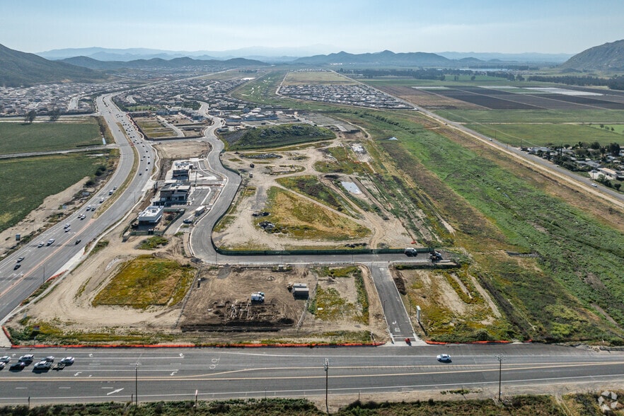 Domenigoni Pky, Winchester, CA à louer - Photo du bâtiment - Image 1 de 7