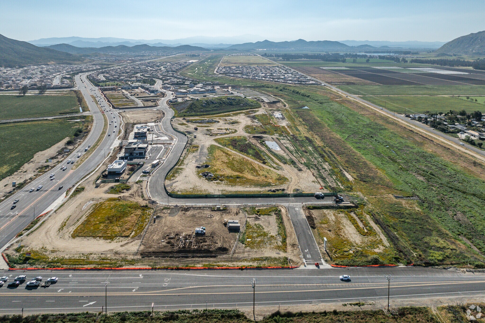 Domenigoni Pky, Winchester, CA à louer Photo du bâtiment- Image 1 de 8