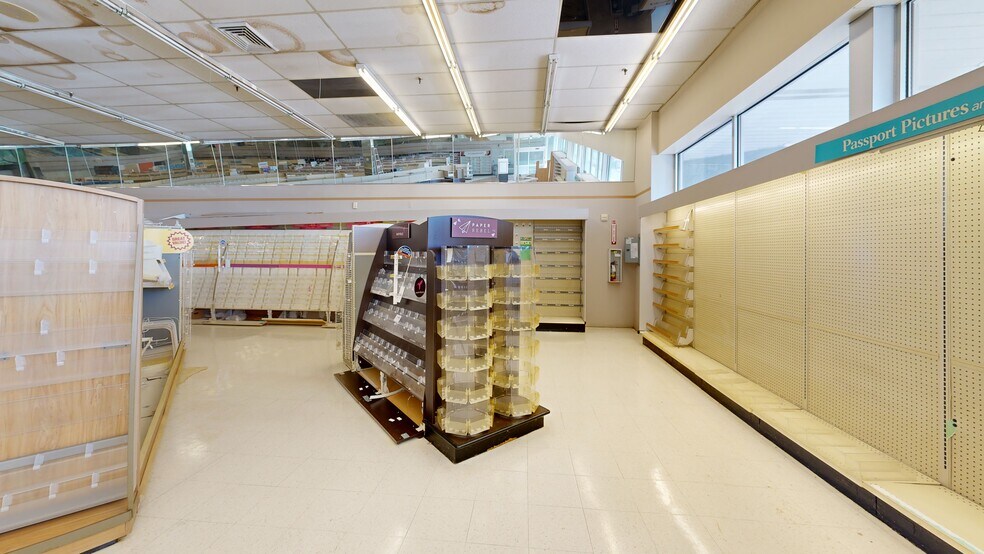 367-425 N Service Rd, Patchogue, NY à louer - Numérisation 3D de Matterport - Image 2 de 13