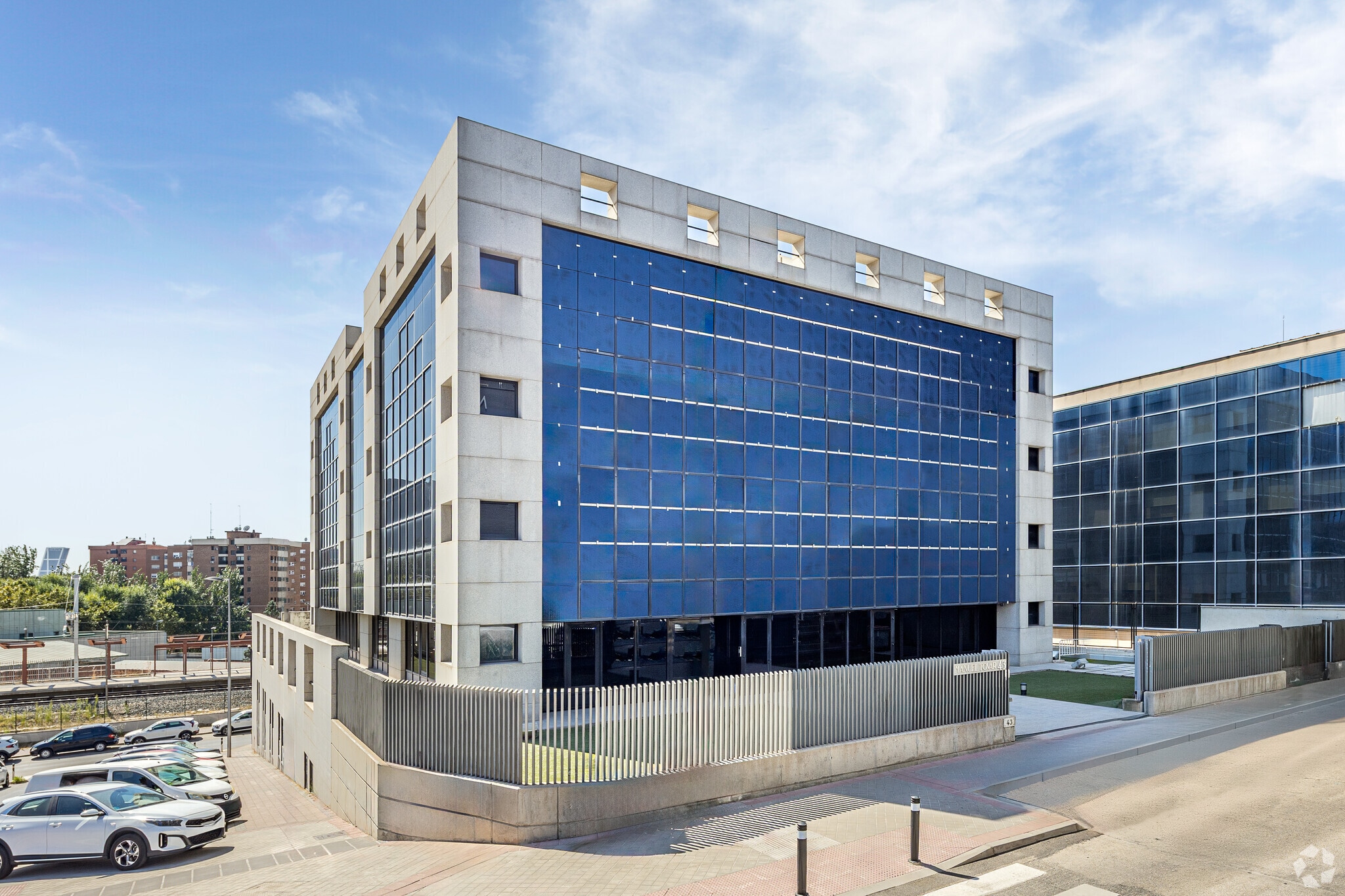 Calle de Manuel Tovar, 43, Madrid, Madrid for lease Building Photo- Image 1 of 24