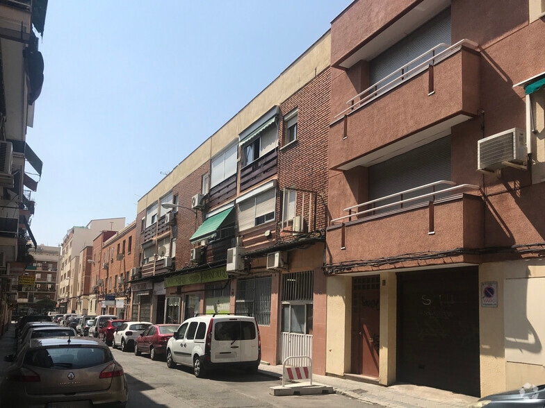 Calle de Bernardina Aranguren, 8, Madrid, Madrid à louer - Photo du bâtiment - Image 2 de 2