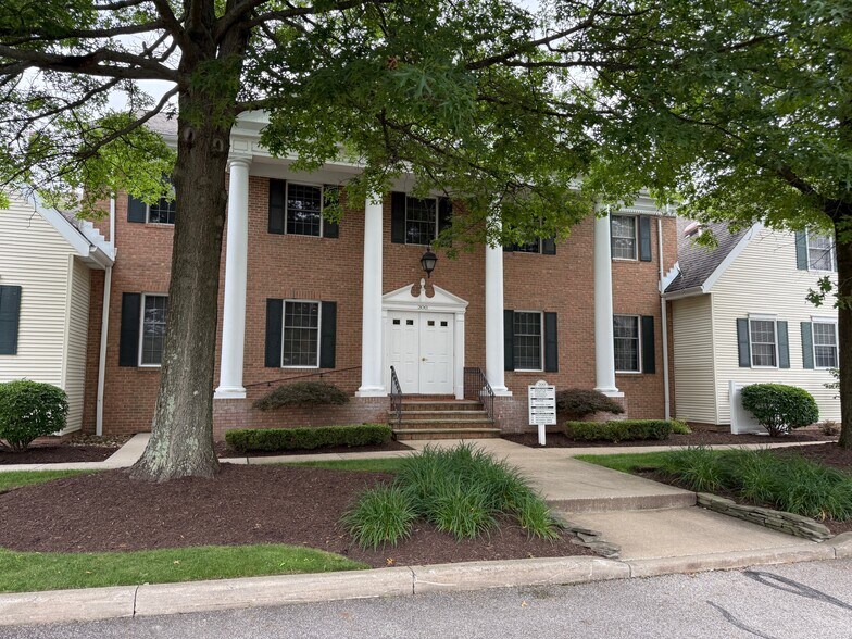 255 Park Pl, Chagrin Falls, OH à vendre - Photo du bâtiment - Image 1 de 7