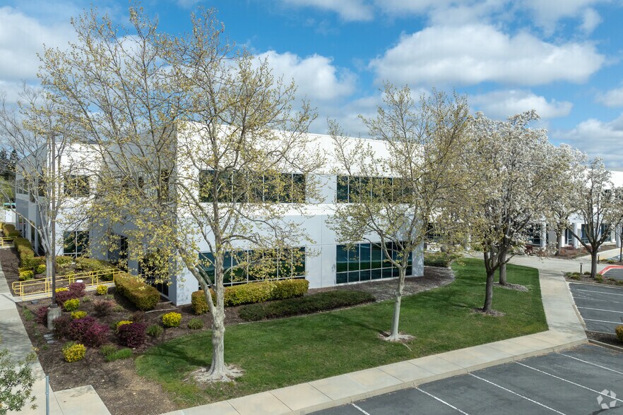 10845 International Dr, Rancho Cordova, CA à vendre - Photo du bâtiment - Image 2 de 9