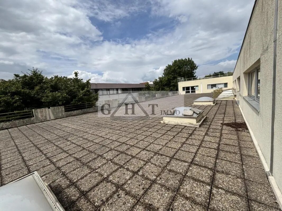 Bureau dans Buc à louer Photo du bâtiment- Image 1 de 4