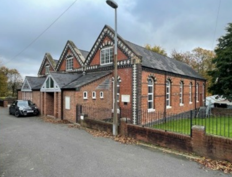 34 Church Rd, Halesowen for sale - Primary Photo - Image 1 of 4