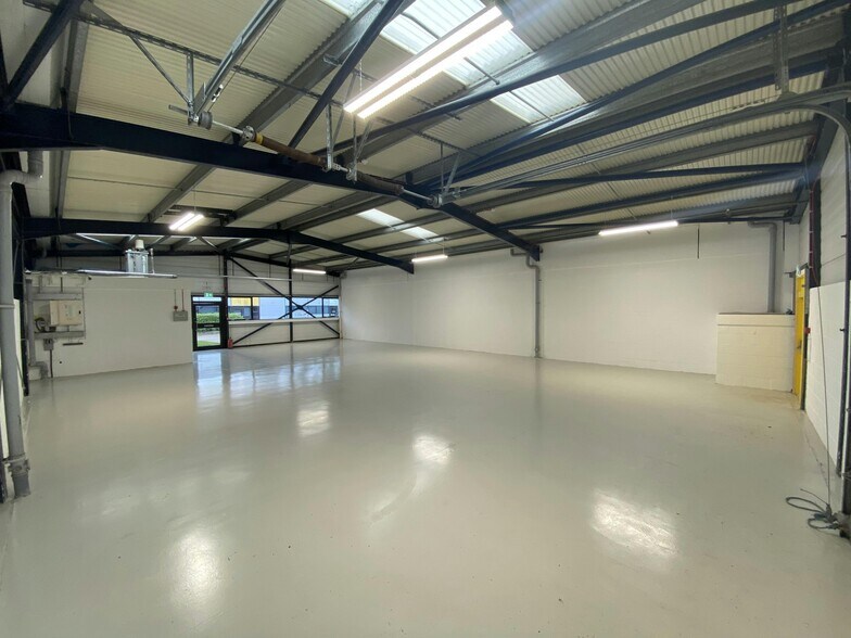 31-35 Langlands Pl, East Kilbride for lease - Building Photo - Image 2 of 8