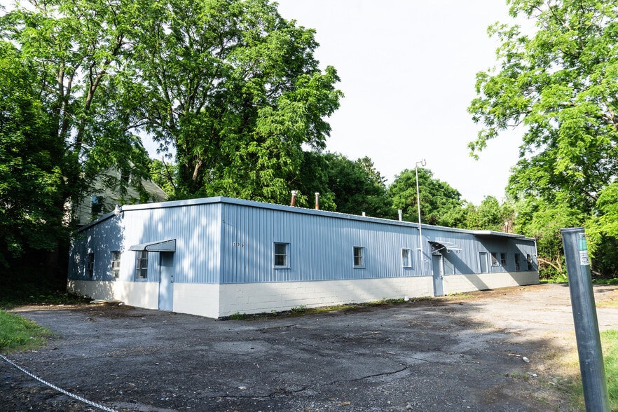 136 Beattie St, Syracuse, NY for sale - Primary Photo - Image 1 of 32