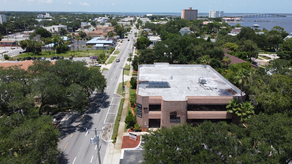 815 S Washington Ave, Titusville, FL à louer - Photo du bâtiment - Image 2 de 5