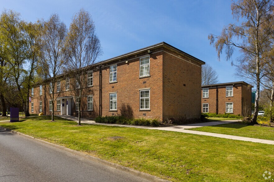 70 Churchill Sq, West Malling à louer - Photo du bâtiment - Image 2 de 4
