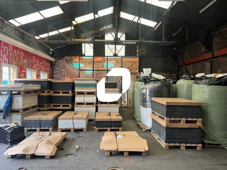 Flex in Aubervilliers for lease - Interior Photo - Image 3 of 8