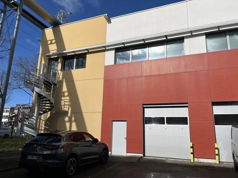 50 Rue Jean Zay, Saint-Priest for lease - Building Photo - Image 1 of 12