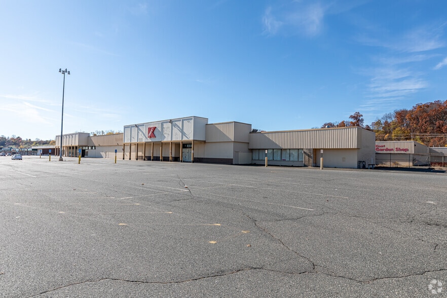 2211 Northampton St, Holyoke, MA for lease - Primary Photo - Image 1 of 5