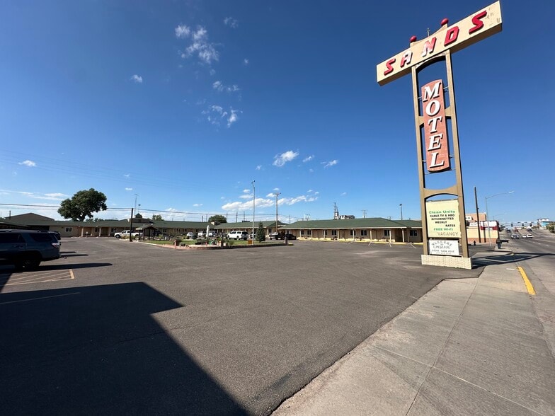 1022 W Lincolnway, Cheyenne, WY for sale - Primary Photo - Image 3 of 27